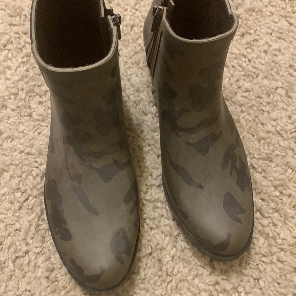 Lucky Brand Camo rain boots